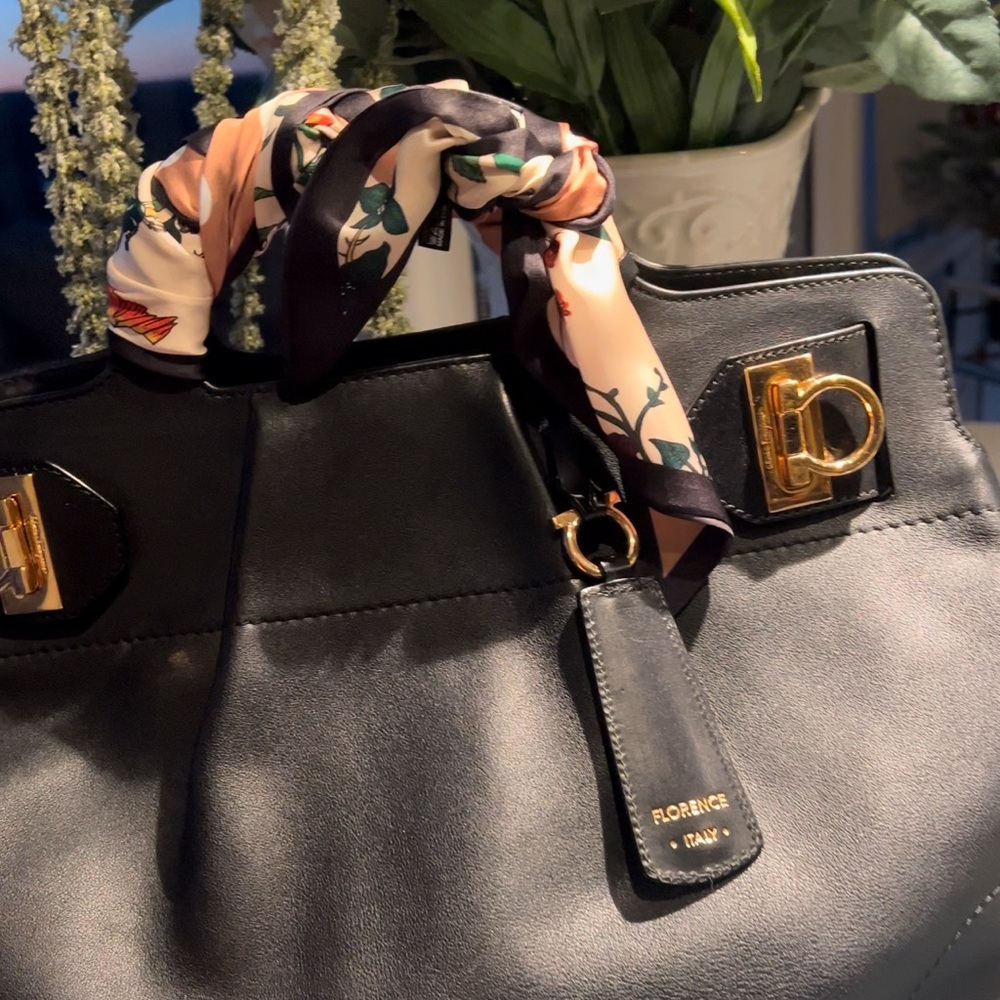 Salvatore Ferragamo Purse - Picture 6 of 7